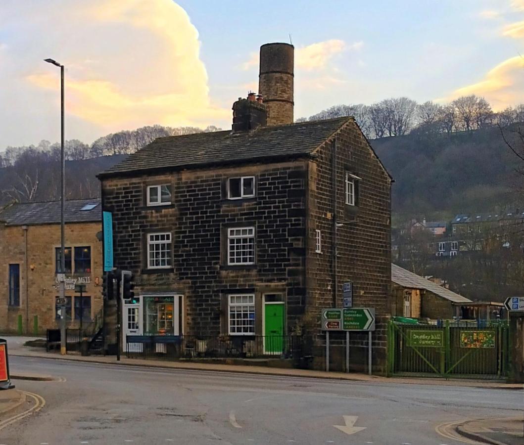 4 Bedroom Period Townhouse In The Heart Of Hebden Hebden Bridge Eksteriør billede