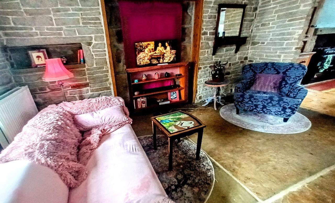 4 Bedroom Period Townhouse In The Heart Of Hebden Hebden Bridge Eksteriør billede