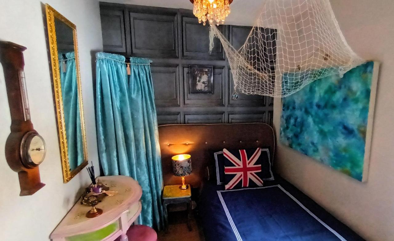 4 Bedroom Period Townhouse In The Heart Of Hebden Hebden Bridge Eksteriør billede