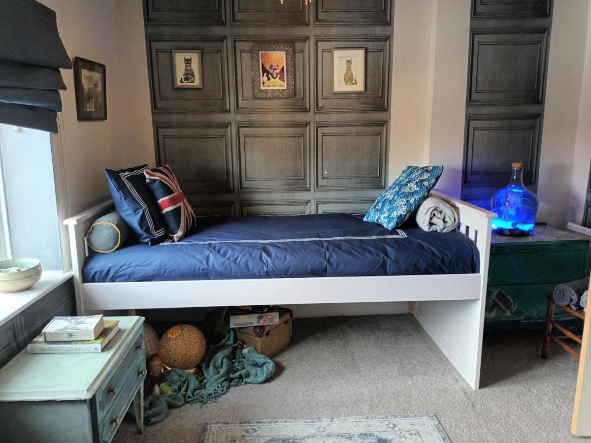 4 Bedroom Period Townhouse In The Heart Of Hebden Hebden Bridge Eksteriør billede